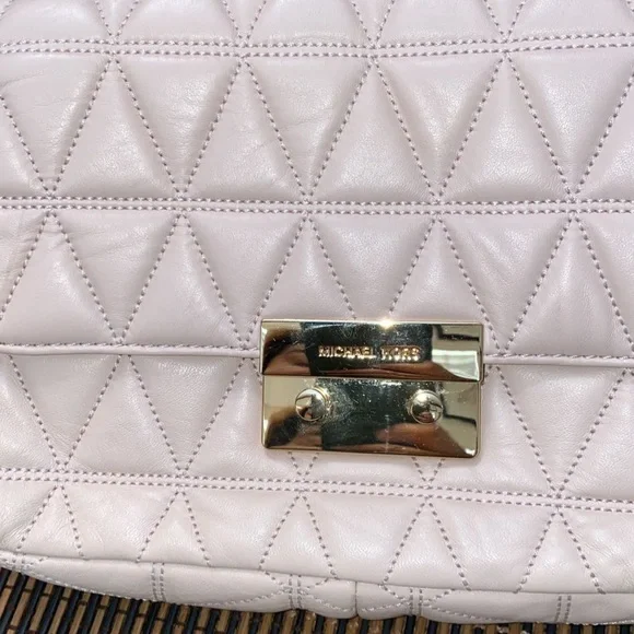 MICHAEL KORS
Sloan Large Pink Shoulder Bag - Picture 16 of 17